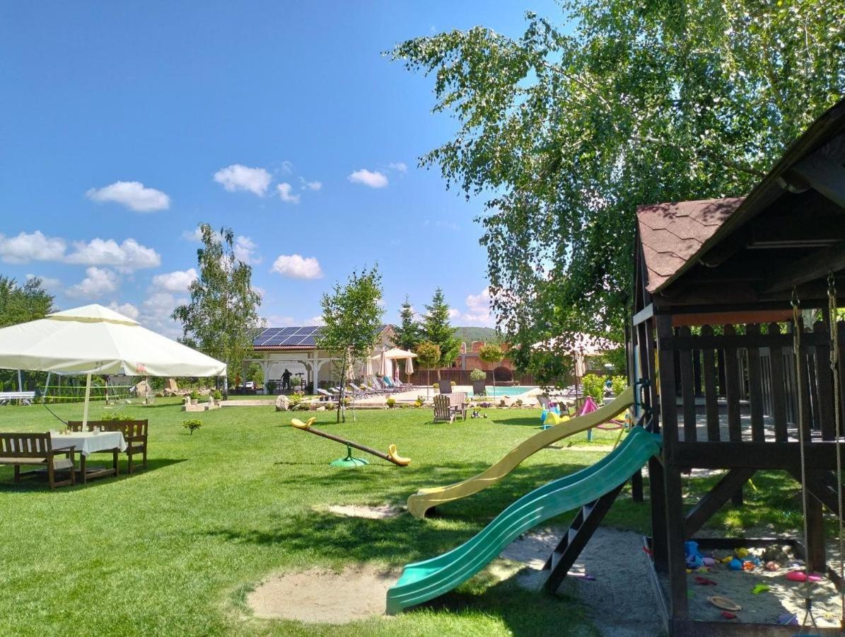 Natura Family Resort Avrig Exteriér fotografie